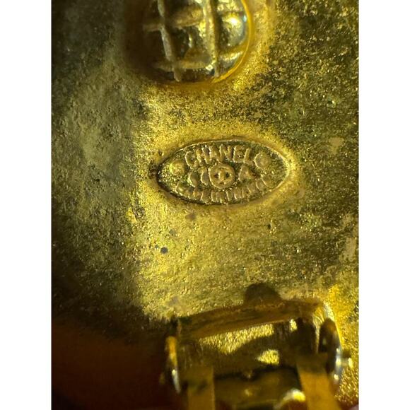 Chanel Vintage Filigree Round Clip on Earrings 24k Gold Plated Authentic CoA - Picture 3 of 5